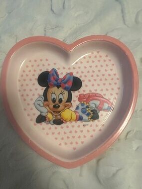 Disney Minnie Mouse Heart-Shaped Pink Dinnerware Plastic Plate